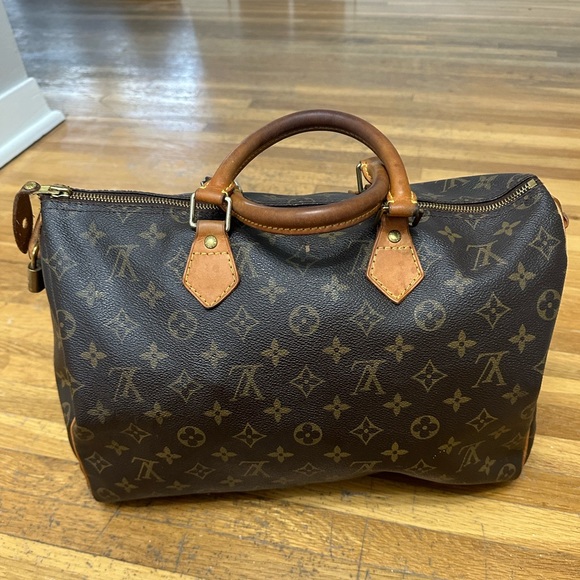 Louis Vuitton Handbags - Authentic vintage Louis Vuitton Monogram Speedy 35 bag + cover
